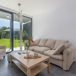 Complex Teca Villa Petehi