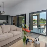 Complex Teca Villa