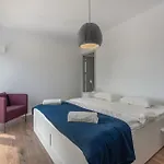 Complex Teca Villa *