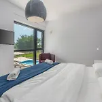 Complex Teca Villa Petehi