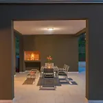 Complex Teca Villa *