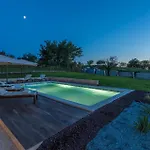 Complex Teca Villa Petehi