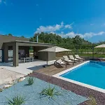 Complex Teca Villa *