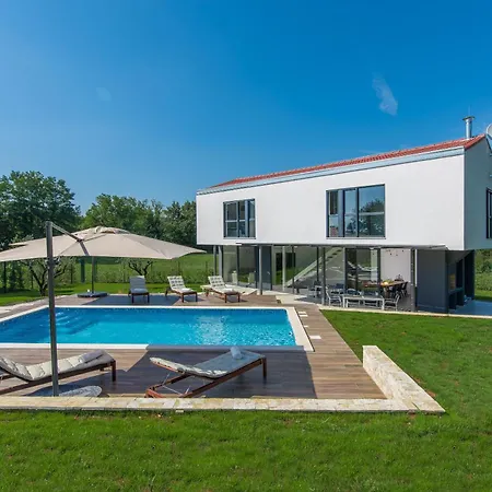 Complex Teca Villa Petehi