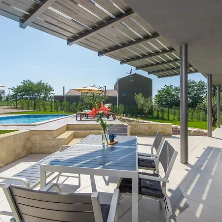 Complex Teca Villa