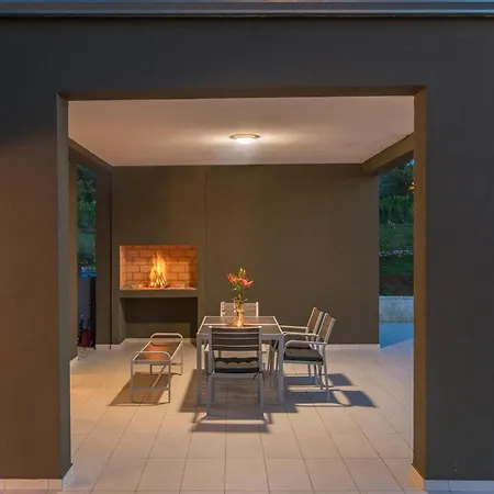 Complex Teca Villa *