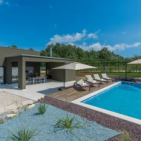 Complex Teca Villa *