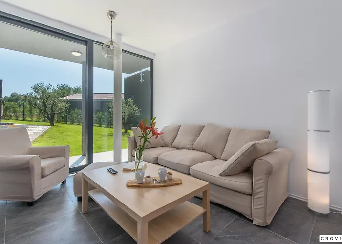 Complex Teca Villa Petehi