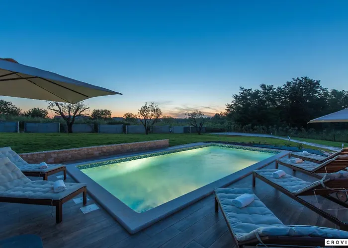 Villa Complex Teca Petehi