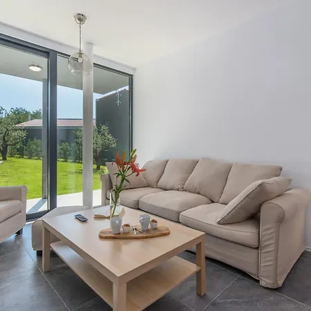 Complex Teca Βίλα Petehi