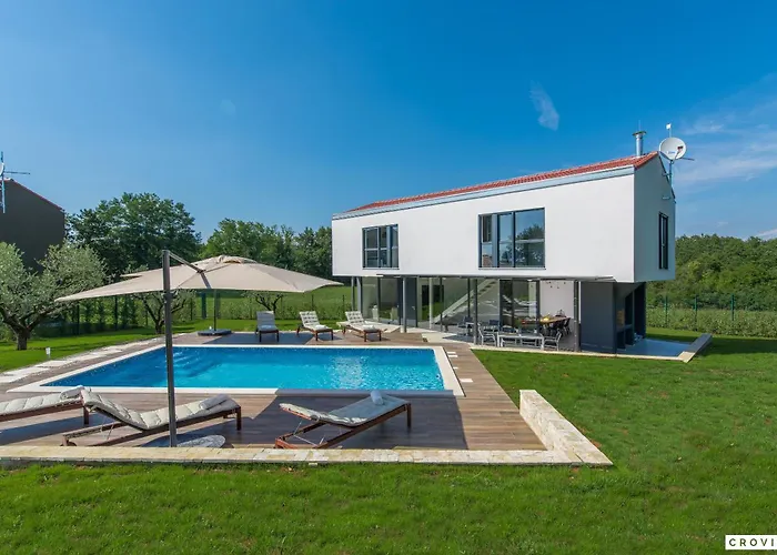 Complex Teca Villa Petehi