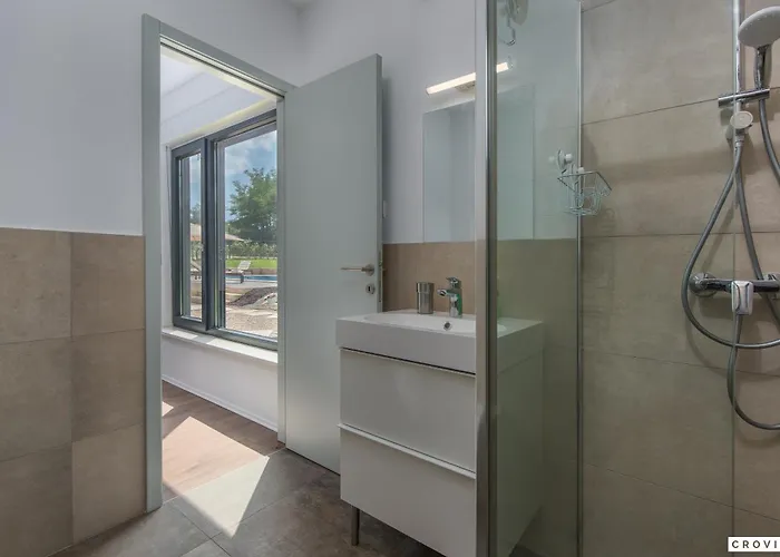 Complex Teca Villa *