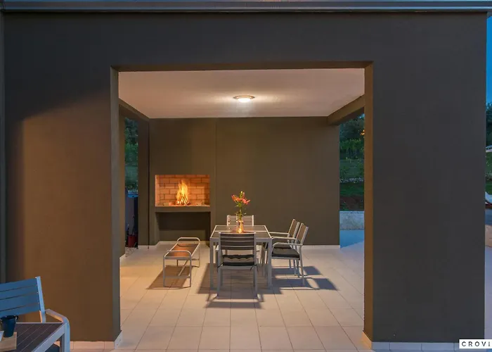 Complex Teca Villa *