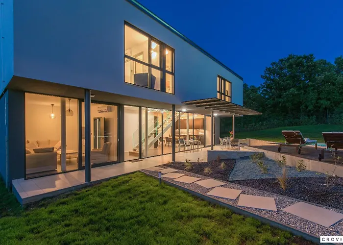 Complex Teca Villa Petehi