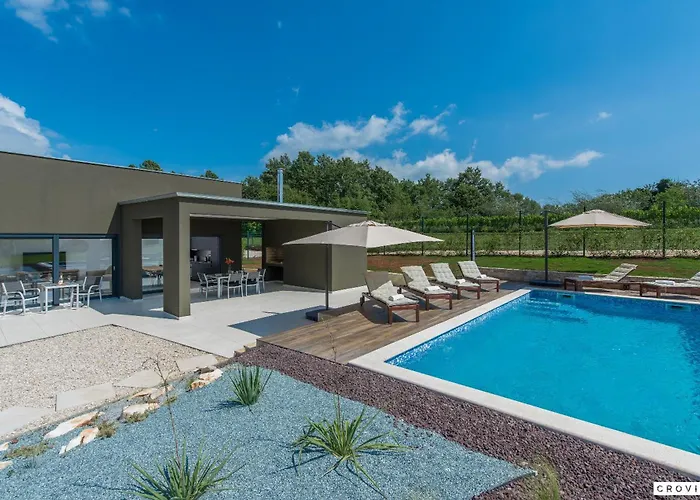 Complex Teca Villa *